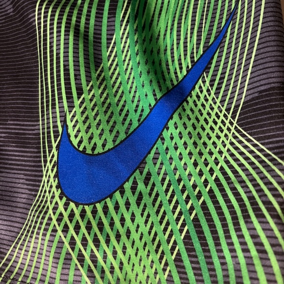 Nike Boys Board Shorts-Size XL Black Blue, and Green in Great Condition - Picture 4 of 4